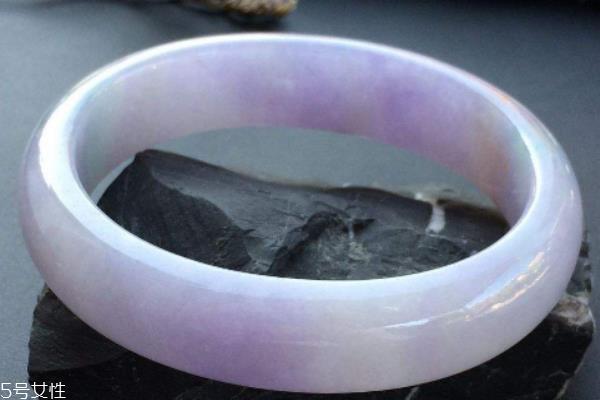 贵妃镯好还是圆镯好 两种各有特色