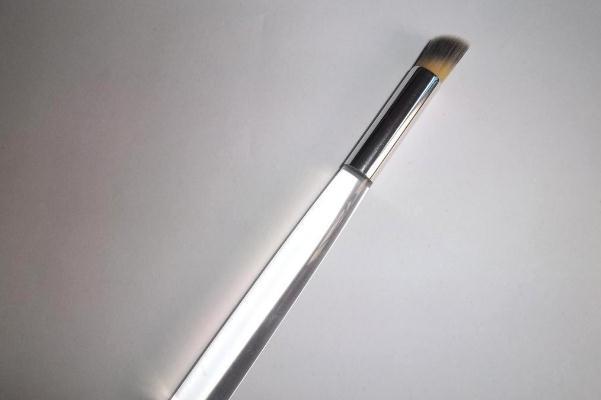 唇刷用什么毛比较好 唇刷可以代替唇线笔吗 唇刷用什么毛比较好 唇刷可以代替唇线笔吗