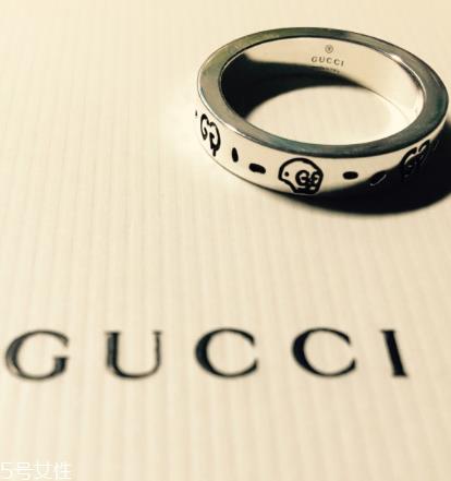 戒指可以戴左手吗？戒指能不能戴在左手？