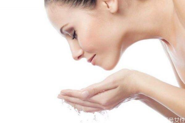 冷水和热水哪个对皮肤好 皮肤差用冷水洗还是热水好