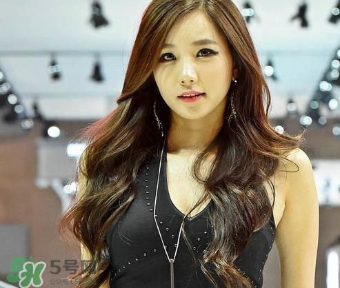 秋天为什么会掉头发_秋天为什么脱发厉害 秋天为什么会掉头发_秋天为什么脱发厉害