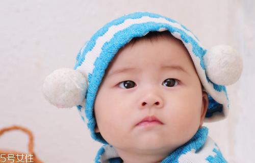 婴儿涂了防晒霜怎么洗 挑选宝宝防晒霜的注意事项