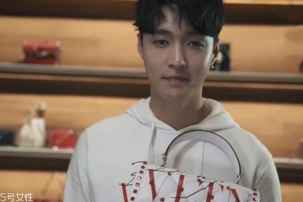 华伦天奴七夕限定包包在哪买 再不抢就没了