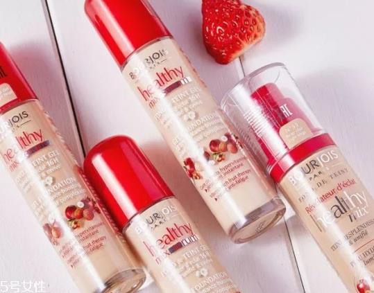 粉底液是什么时候用 粉底液使用时间