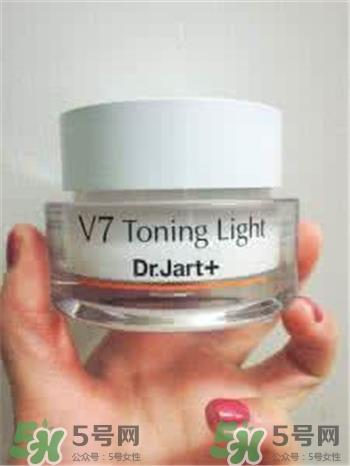 素颜霜为什么会浮粉?素颜霜浮粉怎么办?