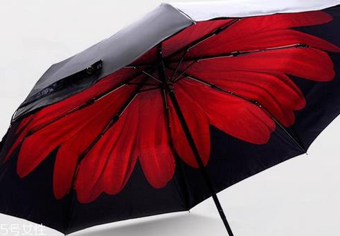 太阳伞怎么选 太阳伞外面黑好还是里面黑好