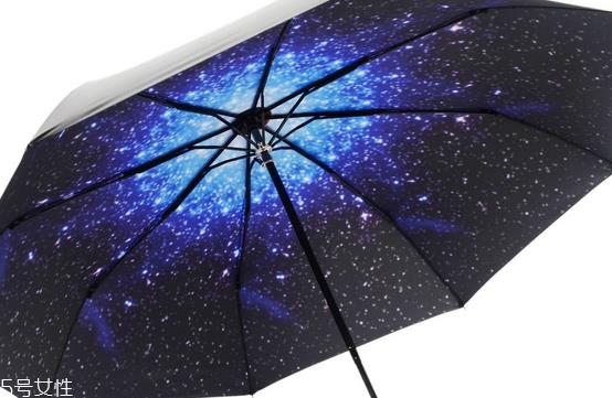 太阳伞怎么选 太阳伞外面黑好还是里面黑好