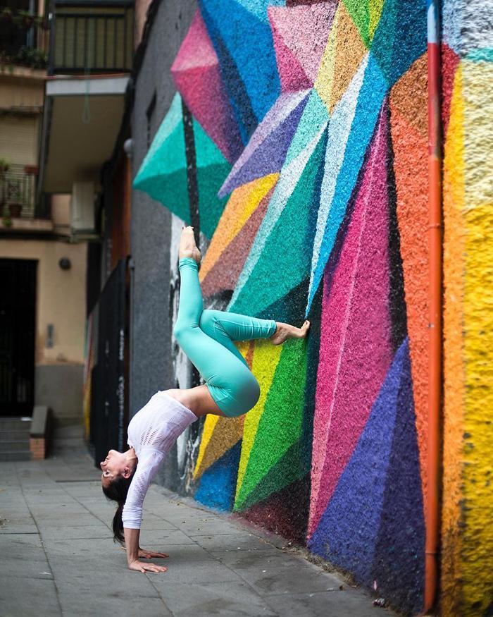 景甜真太惊艳,穿车厘子颜色的抹胸全,露出精致锁骨超迷人