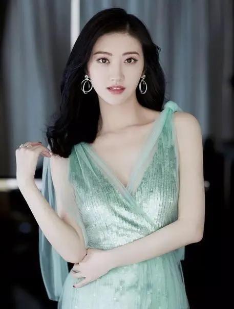 景甜自爆整容失败,大欧式双眼皮撞脸悲伤蛙,情绪一度懊悔抑郁