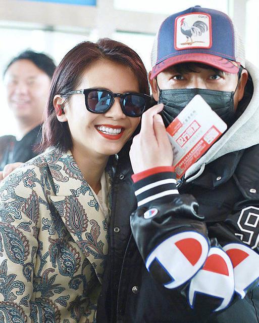 潘粤明机场偶遇刘涛被无视，500年后，许仙对白娘子似曾相似