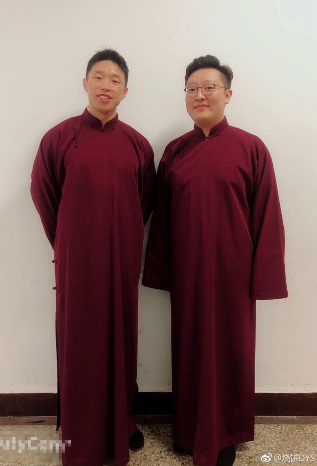 郭德纲弟子烧饼晒夫妻合照，网友：饼嫂好美