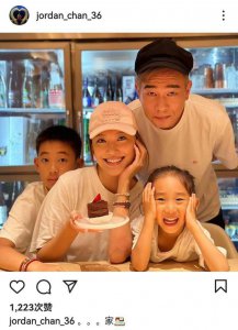 ​陈小春父亲节晒全家福，应采儿提前庆生，Jasper高冷弟弟好萌