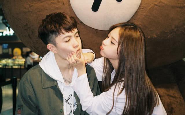 王思聪又换女友?高调回复网友:因为我有钱!