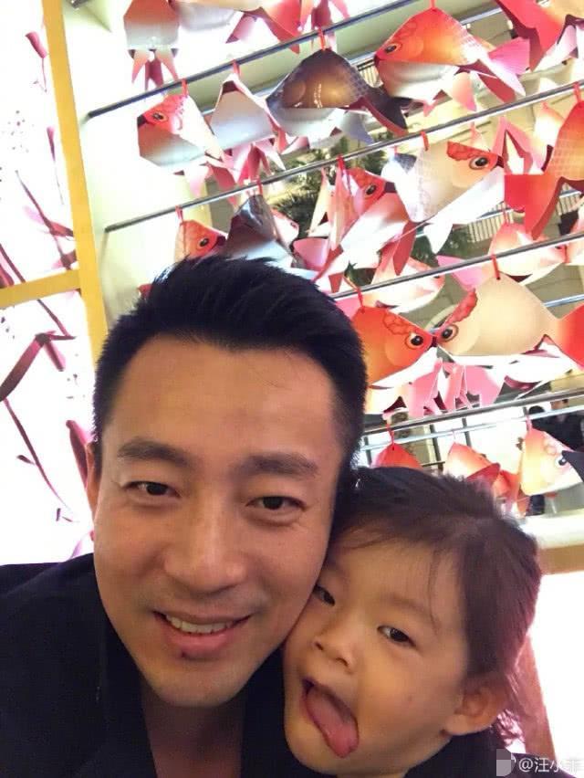 汪小菲喝醉后晒多张生活近照:发现女儿是主角,儿子是凑数的