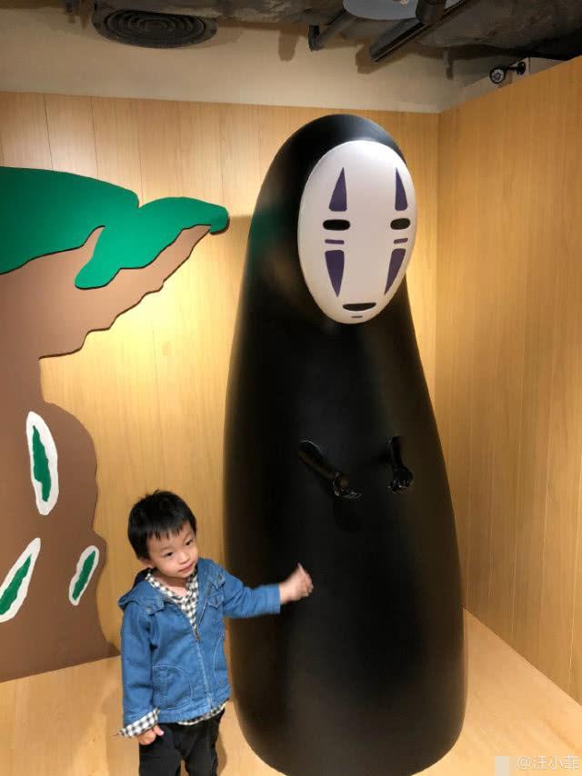 汪小菲喝醉后晒多张生活近照:发现女儿是主角,儿子是凑数的