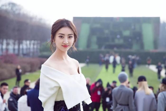 景甜新剧热血开播,化身俊俏小公子,狂撩男主陈柏霖