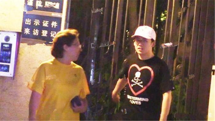 郭麒麟回天津老家,看望母亲胡中惠,郭德纲前妻长相首次曝光!