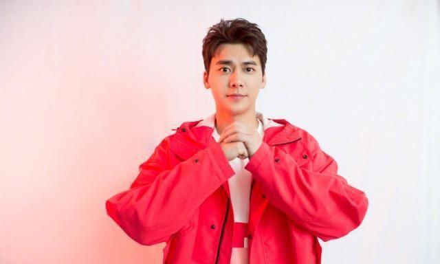 李易峰回应捏王思聪脸,调皮开怼:王思聪恨不得家里全是女孩