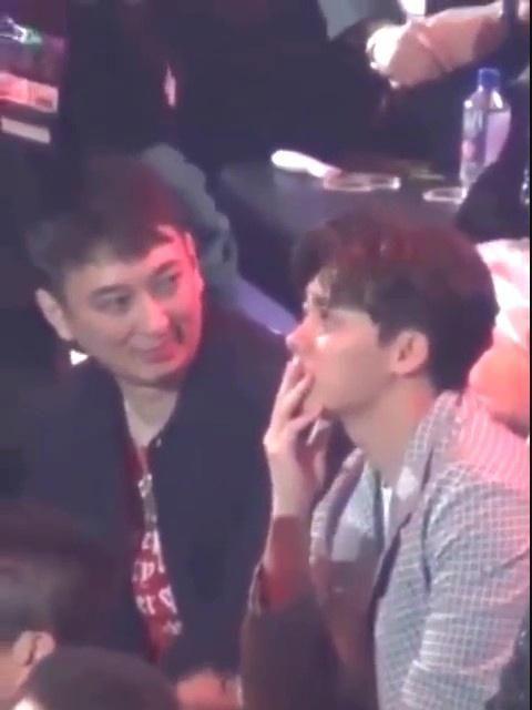 李易峰回应捏王思聪脸,调皮开怼:王思聪恨不得家里全是女孩