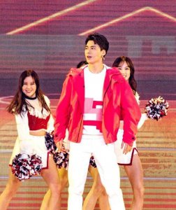 ​李易峰回应捏王思聪脸，调皮开怼：王思聪恨不得家里全是女孩