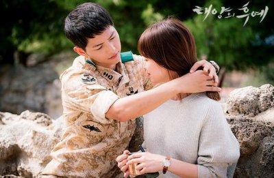 ​宋仲基与宋慧乔已交往两年！仲基爸爸自曝很早看到她