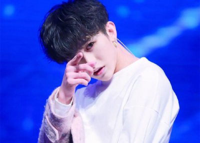 ​蔡徐坤谈与周杰伦超话PK：与自己无关，这件事中蔡徐坤无辜吗？