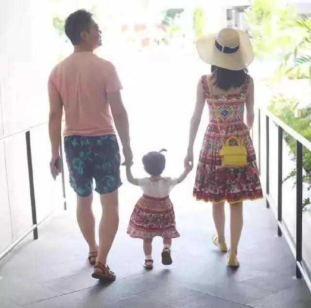 章泽天爸爸否认女儿离婚,男方背叛了爱情,女方选择原谅算真爱吗