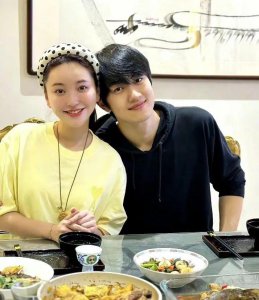 ​金莎的软饭男友，一夜洗白