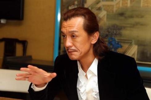 李咏患癌三年前就有前兆，现场呕吐坚持录制，当时错过了他