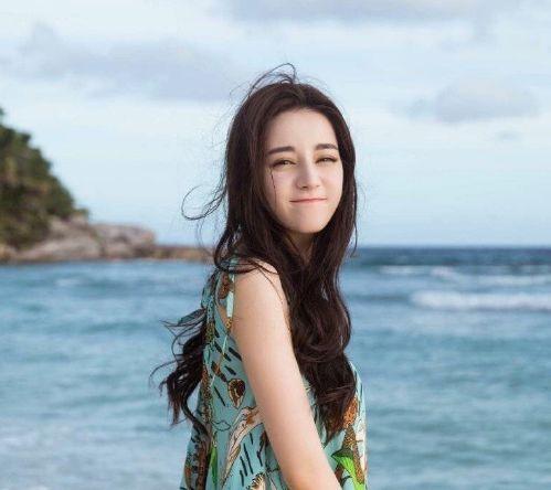 张艺兴迪丽热巴组队，看到两人同框照片，网友：开始撒糖了？