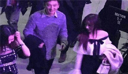 关晓彤王思聪夜店狂欢？被抱进厕所视频传出，网友纷纷喊话鹿晗！