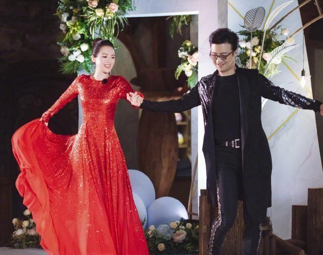 章子怡女儿近照曝光，五官和妈妈如同复制粘贴，4岁就美成女主脸