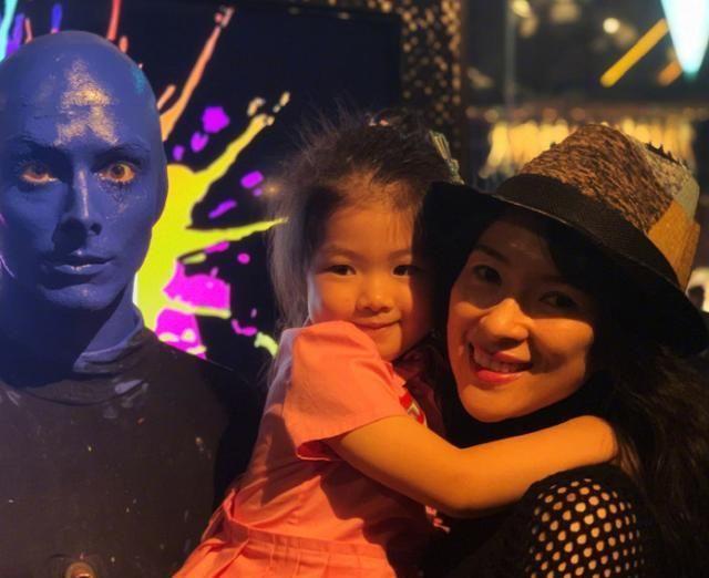 章子怡女儿近照曝光，五官和妈妈如同复制粘贴，4岁就美成女主脸