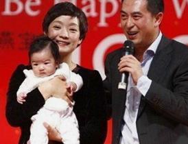 张嘉译、王海燕家庭楷模，20亿实属黑白颠倒，三口之家和和美温馨