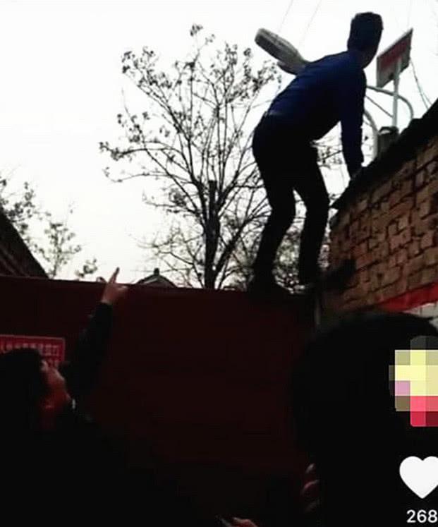 大衣哥又出事了，大衣嫂彻底被惹怒，网友：真是过分了