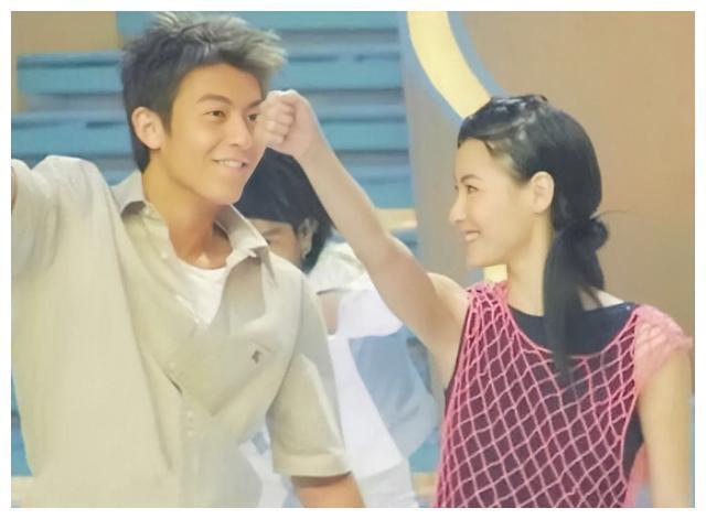 张柏芝陈冠希青涩旧照曝光，相貌只是其次，二人的互动才是亮点！