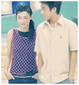 ​张柏芝陈冠希青涩旧照曝光，相貌只是其次，二人的互动才是亮点！