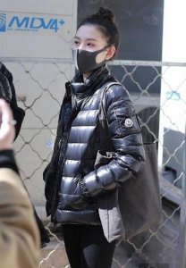 ​宋祖儿现身北电艺考四试现场, 传闻宋祖儿在美国高中玩得很疯