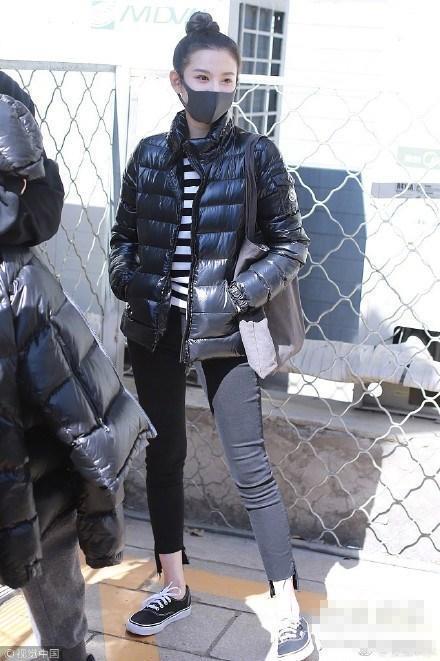 宋祖儿现身北电艺考四试现场, 传闻宋祖儿在美国高中玩得很疯