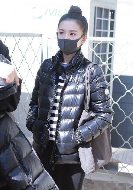 宋祖儿现身北电艺考四试现场, 传闻宋祖儿在美国高中玩得很疯