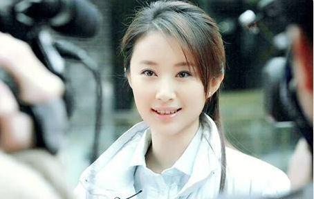 32岁的她出道27年,曾饰演傻妞大火