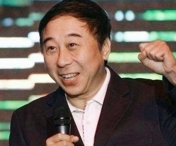 34岁冯巩儿子近照曝光，长相和父亲一样，事业蒸蒸日上