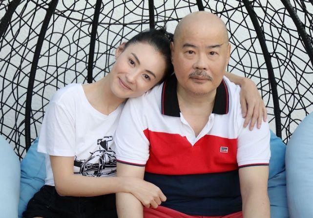 39岁张柏芝晒自拍照,脖子上纹身忘记P掉,鼻子更是“全脸之光”