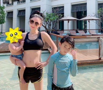 ​39岁张柏芝晒自拍照，脖子上纹身忘记P掉，鼻子更是“全脸之光”