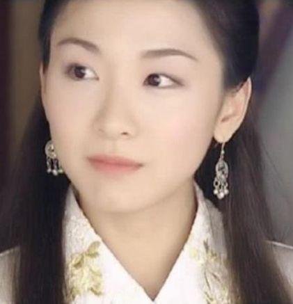 41岁江祖平近照曝光,针织衫配牛仔减龄宛如学生,美得让人难忘