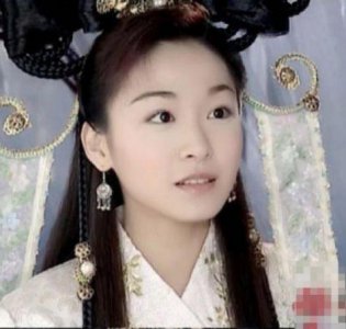 ​41岁江祖平近照曝光，针织衫配牛仔减龄宛如学生，美得让人难忘