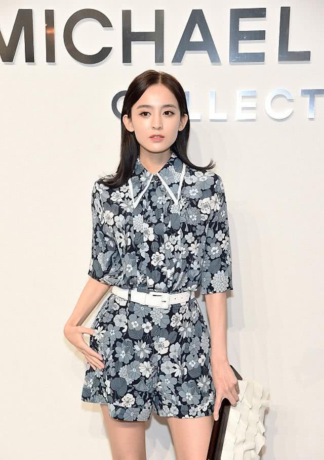 娜扎接到新娘捧花：是暗示好事将近还是老天爷太着急了