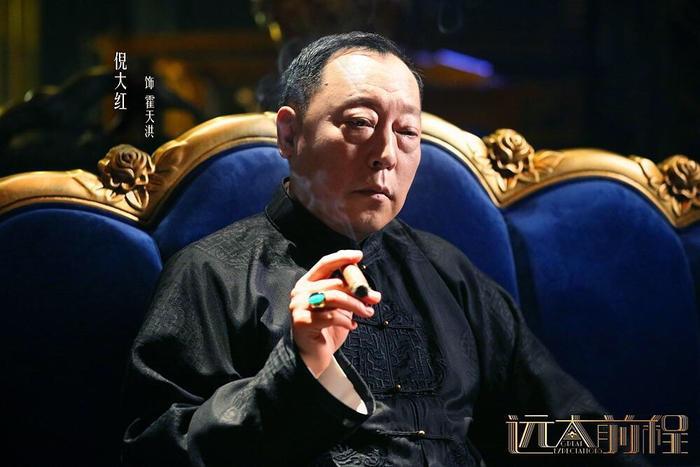 倪大红火了？一种表情演绎三种大佬，成“老戏骨”时还不到50岁！