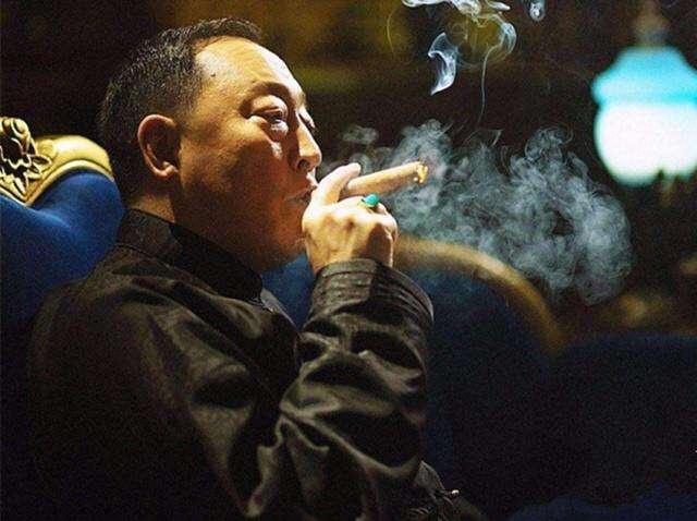 倪大红火了？一种表情演绎三种大佬，成“老戏骨”时还不到50岁！