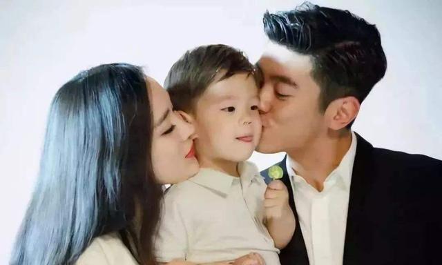 霍思燕吸烟被曝光不是事，竟然第二次意外曝光二胎女儿？